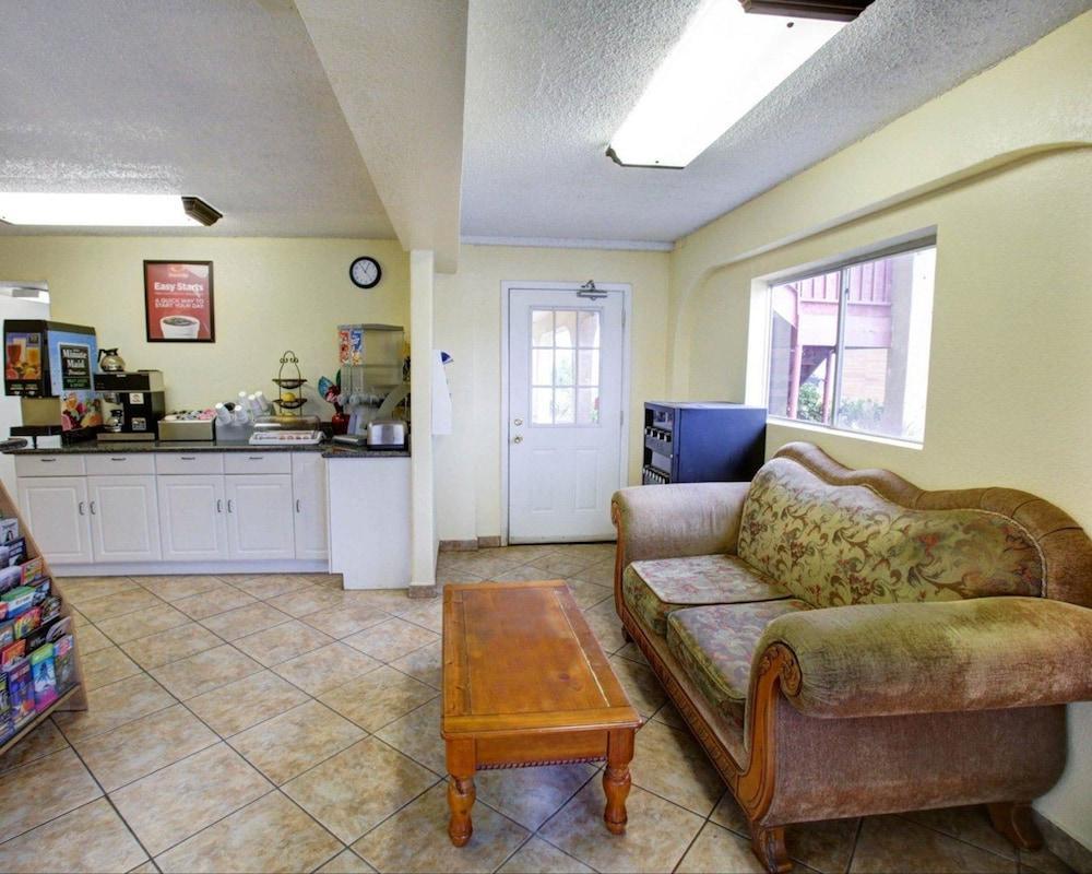 Econo Lodge San Marcos University Area Bagian luar foto
