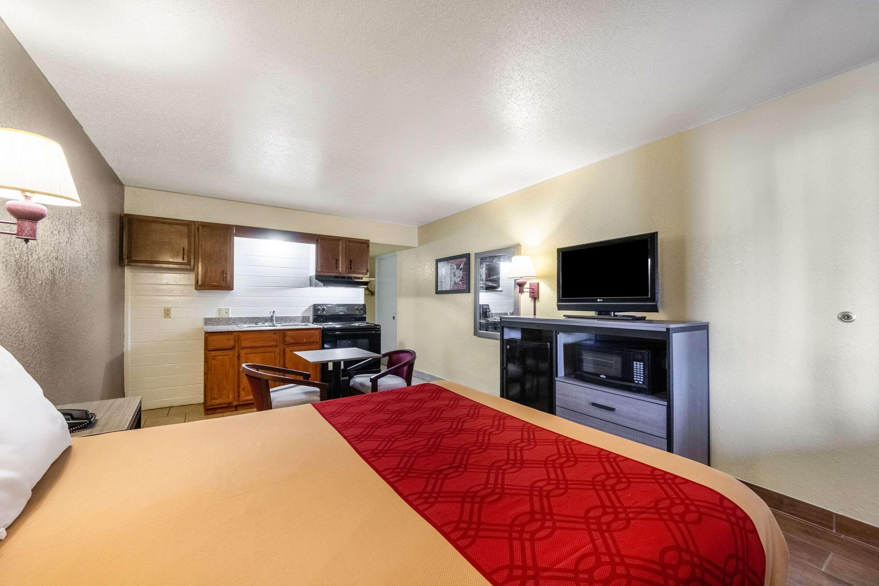 Econo Lodge San Marcos University Area Bagian luar foto