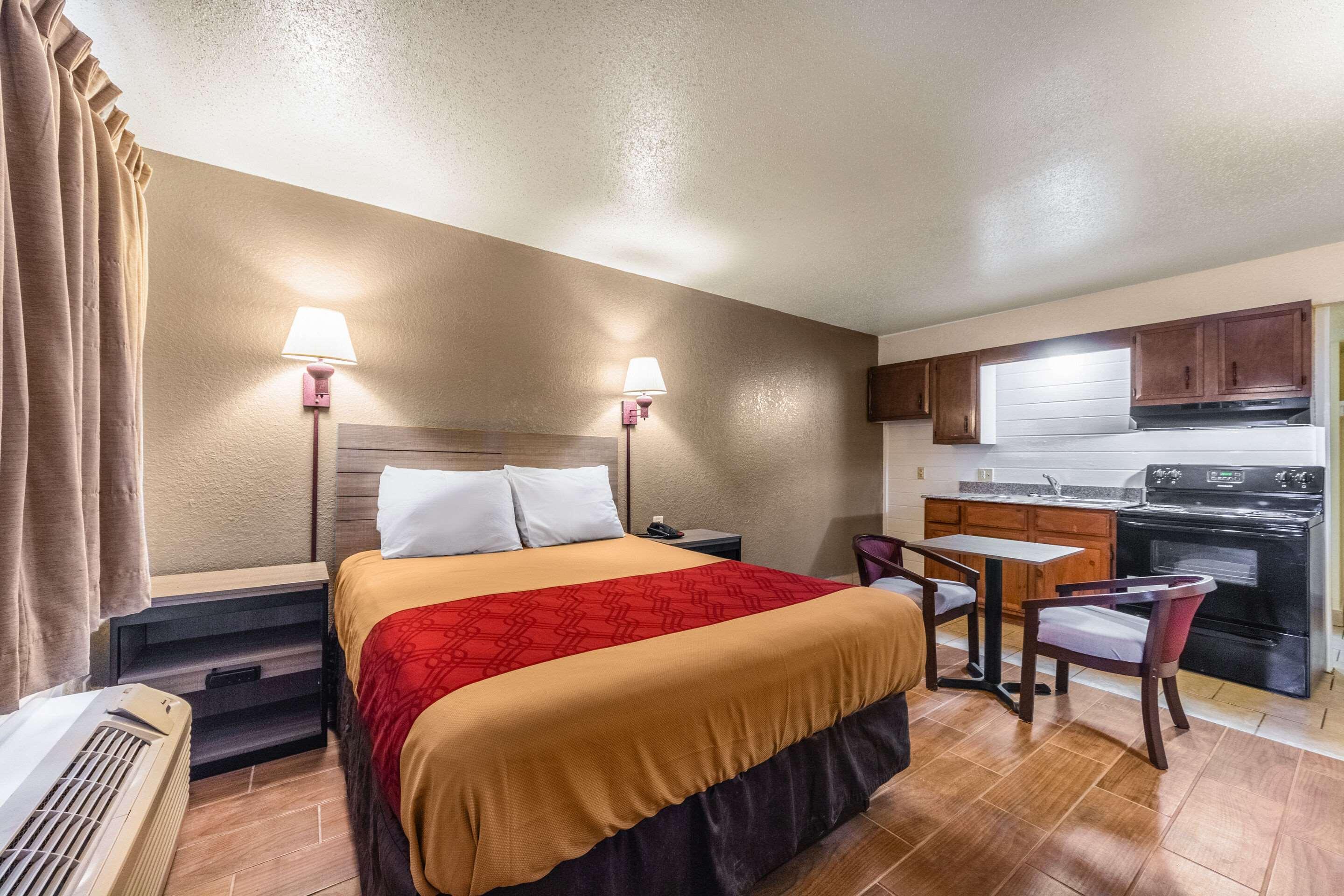 Econo Lodge San Marcos University Area Bagian luar foto