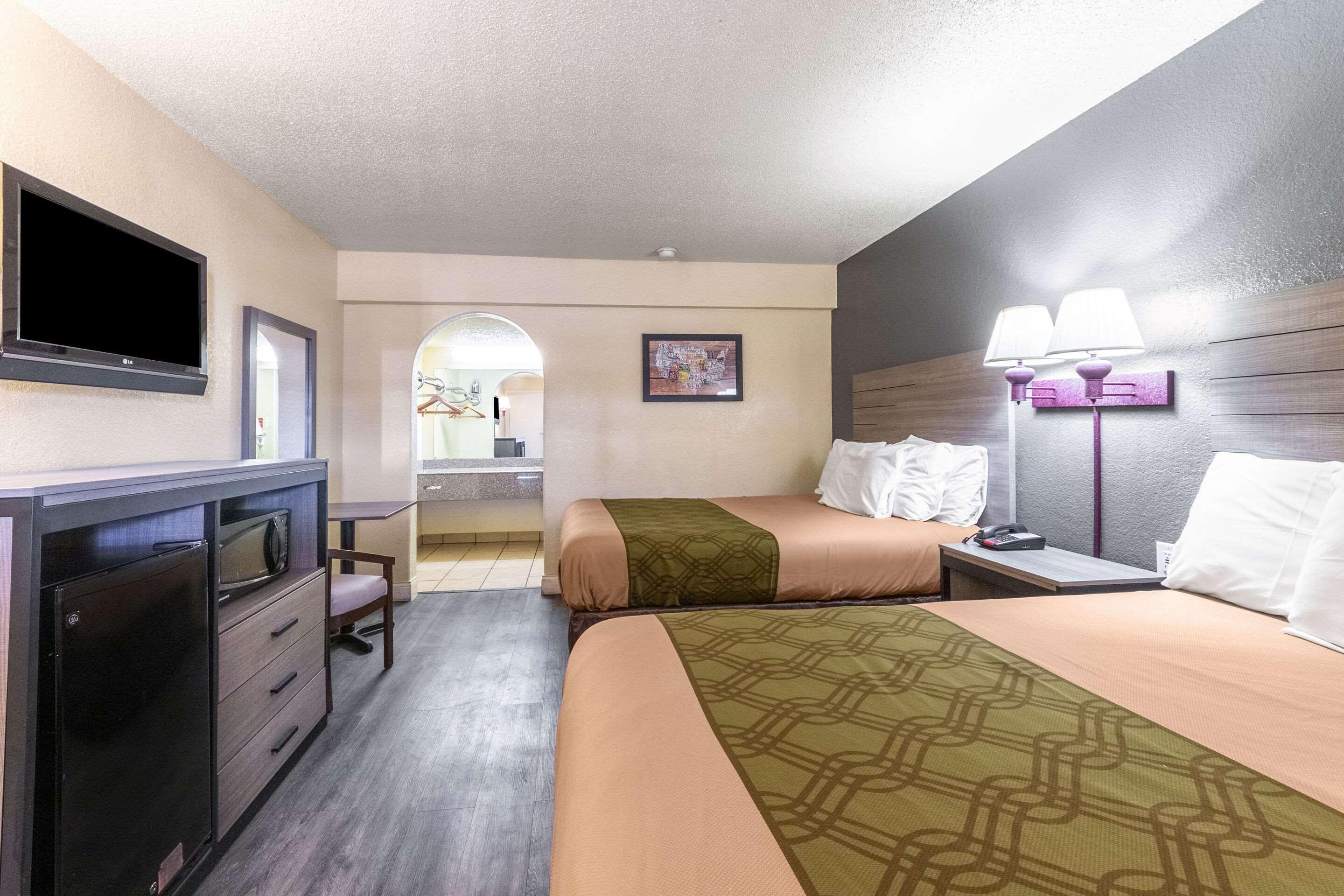 Econo Lodge San Marcos University Area Bagian luar foto