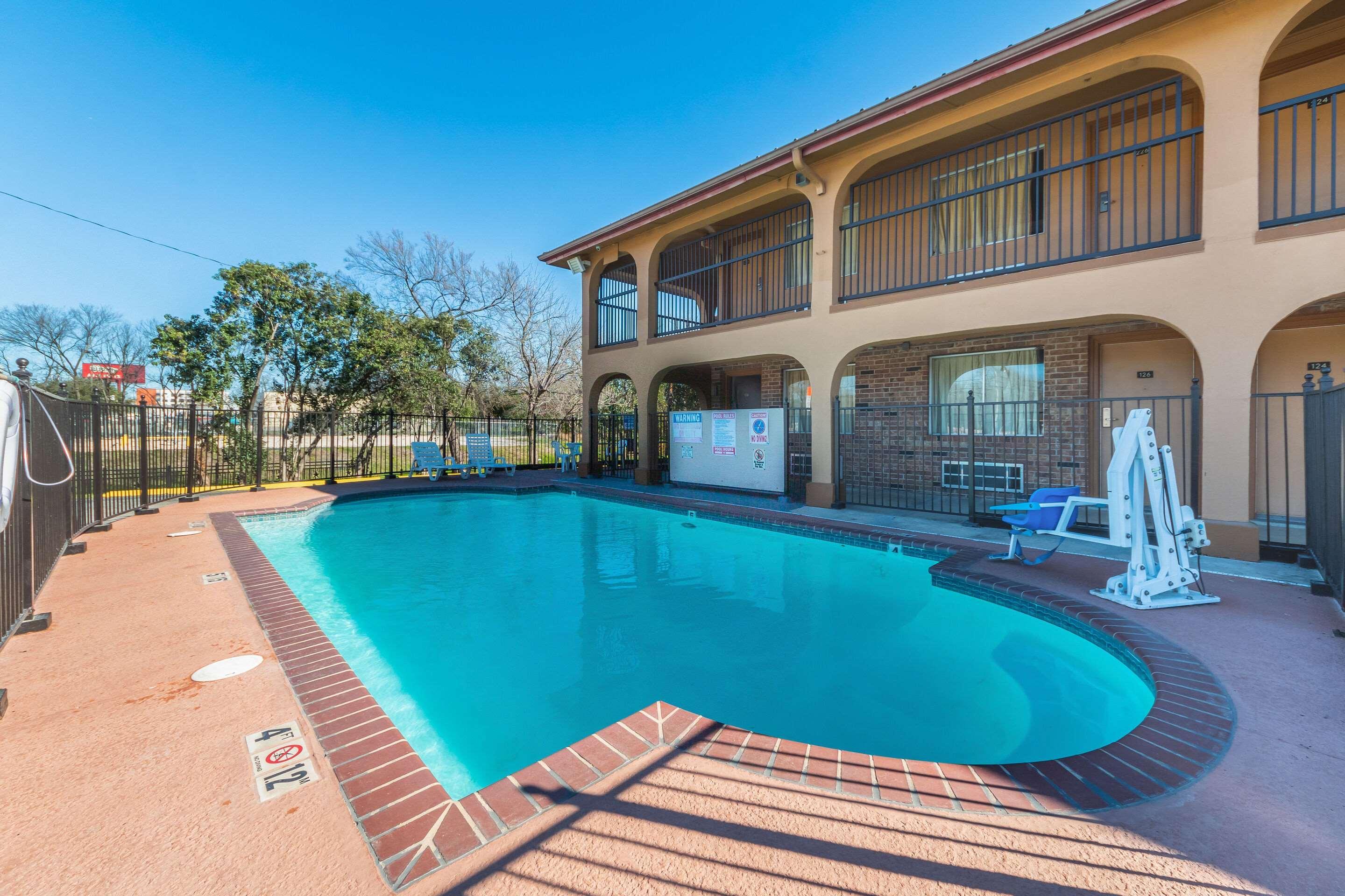 Econo Lodge San Marcos University Area Bagian luar foto